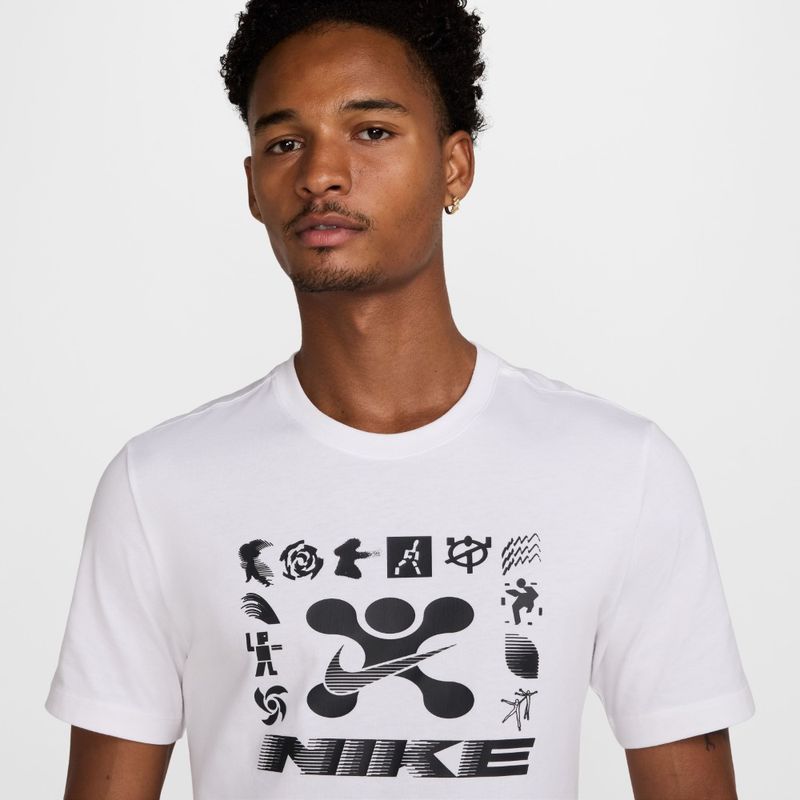 Camiseta-Manga-Corta-nike-para-hombre-M-Nk-Tee-Gym-Life-para-entrenamiento-color-blanco.-Reverso-Sobre-Modelo