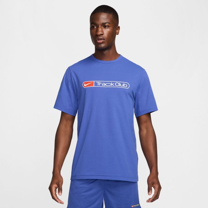 Camiseta-Manga-Corta-nike-para-hombre-M-Nk-Df-Uv-Hyvrs-Track-Club-Ss-para-correr-color-azul.-Frente-Sobre-Modelo