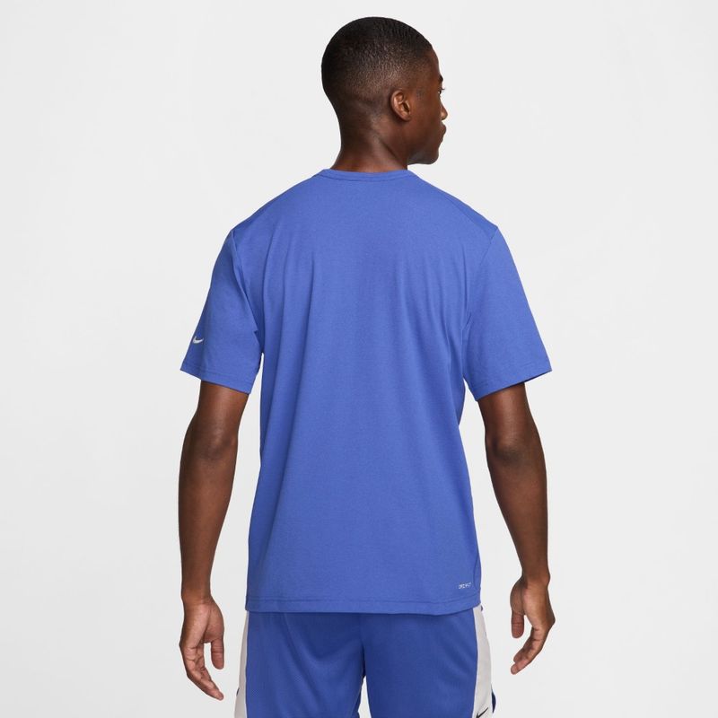 Camiseta-Manga-Corta-nike-para-hombre-M-Nk-Df-Uv-Hyvrs-Track-Club-Ss-para-correr-color-azul.-Reverso-Sobre-Modelo