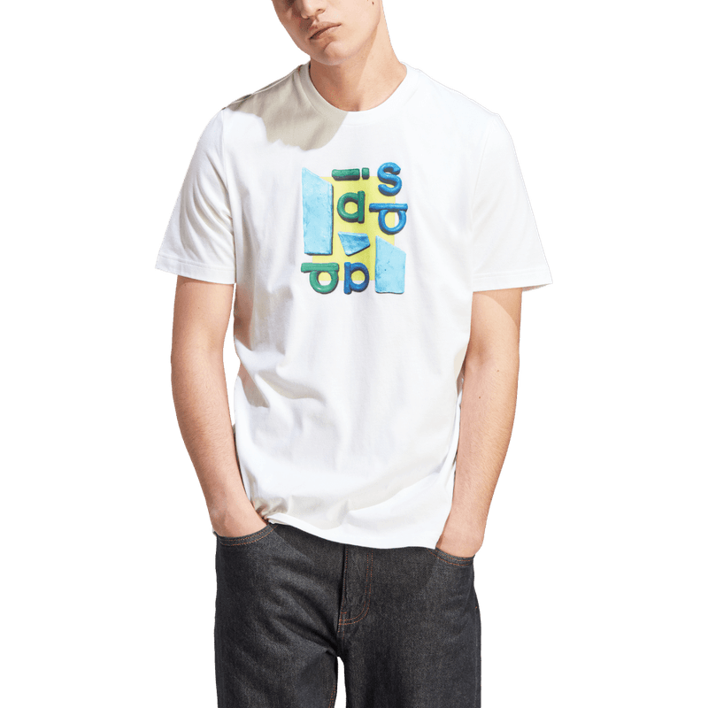 Camiseta-Manga-Corta-adidas-para-hombre-M-Pr-2Tone-T-para-moda-color-blanco.-Frontal-Sobre-Modelo
