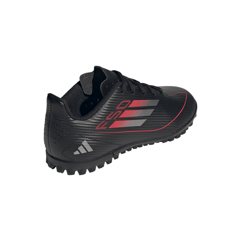 Guayos-adidas-para-niño-F50-Club-Tf-J-para-futbol-color-negro.-Par-Alineados