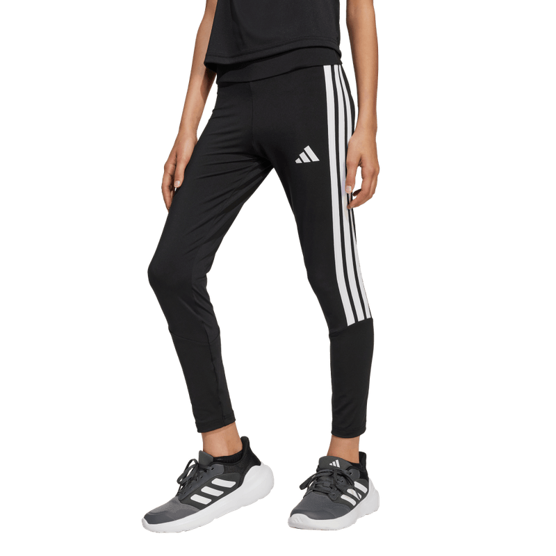 Licra-adidas-para-niña-Jg-Tr-Es-3S-Leg-para-entrenamiento-color-negro.-Frontal-Sobre-Modelo-2