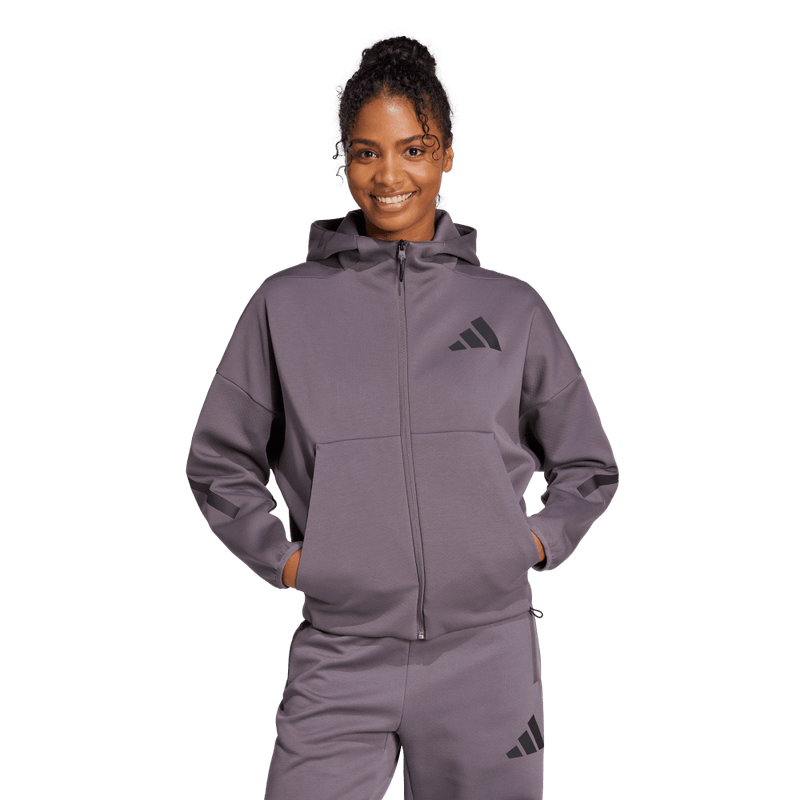 Chaqueta-adidas-para-mujer-W-Z.N.E.-Fz-para-moda-color-gris.-Frontal-Sobre-Modelo-2