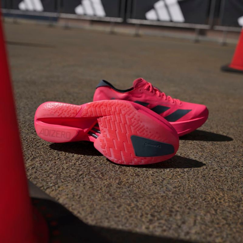 Tenis-adidas-para-mujer-Adizero-Adios-Pro-4-para-correr-color-rojo.-Mktg-Vista-3