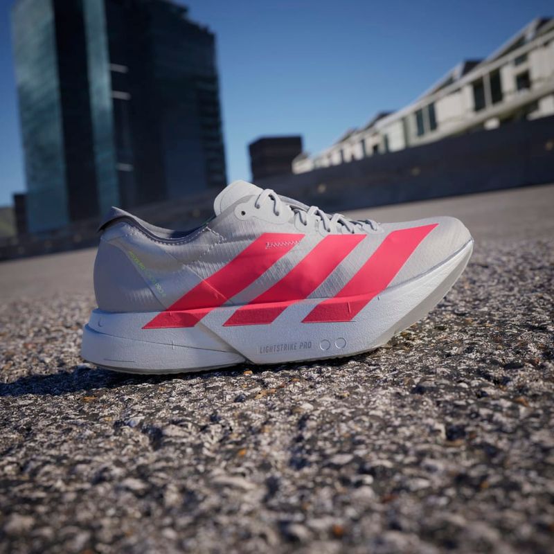 Tenis-adidas-para-mujer-Adizero-Adios-Pro-4-para-correr-color-gris.-Mktg-Vista-2