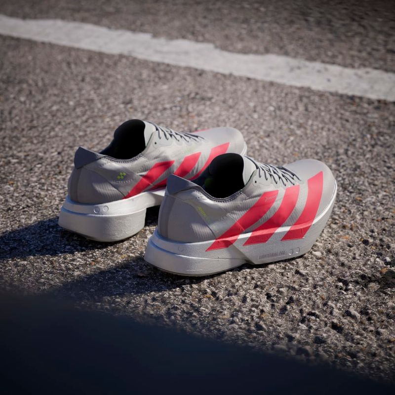 Tenis-adidas-para-mujer-Adizero-Adios-Pro-4-para-correr-color-gris.-Mktg-Vista-5