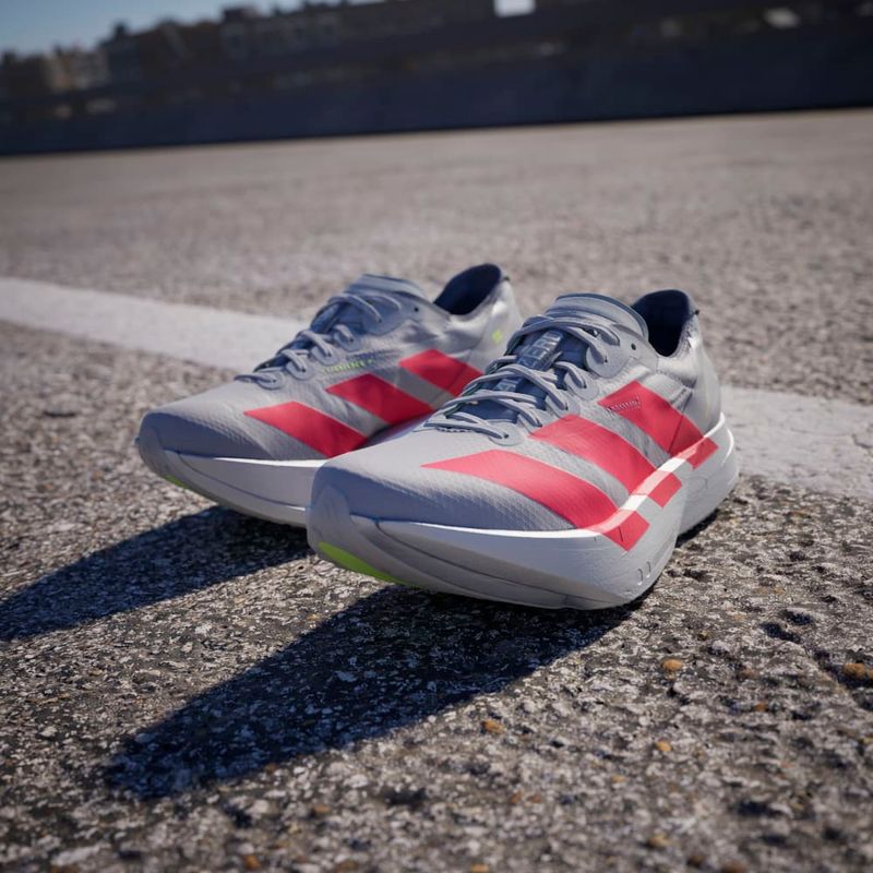 Tenis-adidas-para-mujer-Adizero-Adios-Pro-4-para-correr-color-gris.-Mktg-Vista-7
