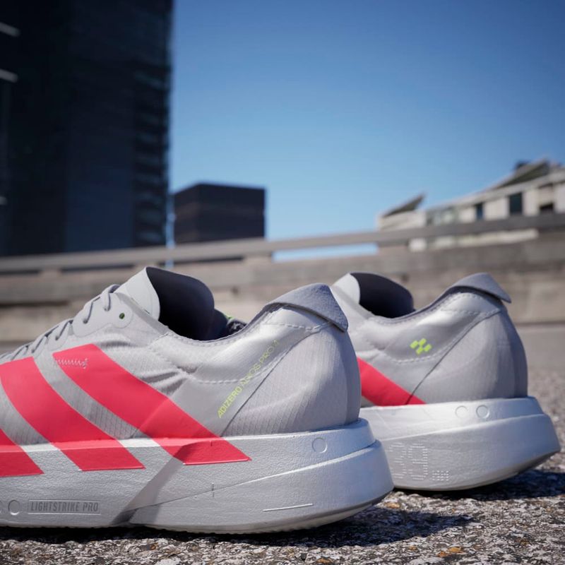 Tenis-adidas-para-mujer-Adizero-Adios-Pro-4-para-correr-color-gris.-Mktg-Vista-9