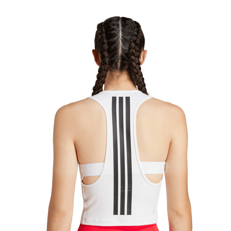 Camiseta-Manga-Sisa-adidas-para-mujer-Bra-Tank-3S-para-entrenamiento-color-blanco.-Lateral-Sobre-Modelo