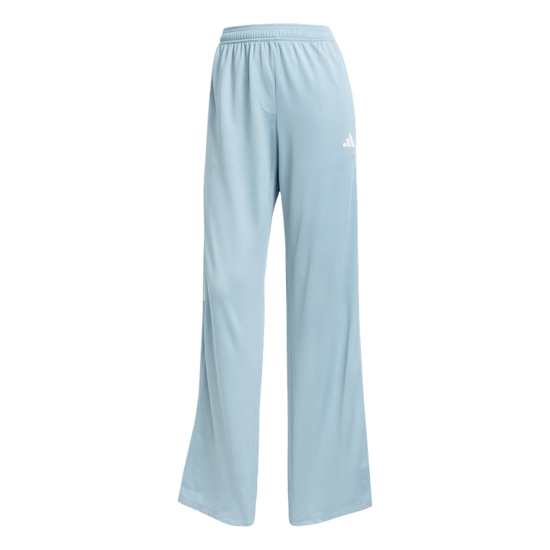 Pantalon-adidas-para-mujer-W-Tiro-Q2-Wl-Pt-para-moda-color-azul.-Frontal-Sobre-Modelo