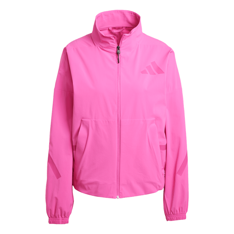Chaqueta-adidas-para-mujer-W-Z.N.E.-Wv-Tt-para-moda-color-rosado.-Frontal-Sobre-Modelo