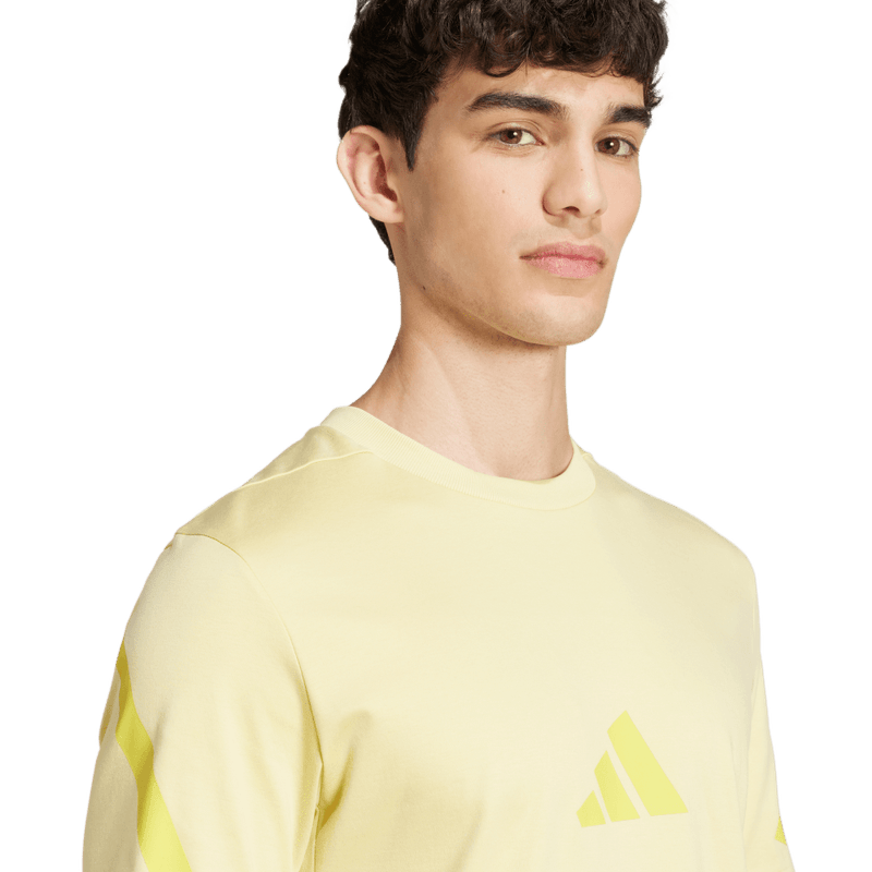 Camiseta-Manga-Corta-adidas-para-hombre-M-Z.N.E.-Tee-para-moda-color-amarillo.-Detalle-Reflectivo-Modelo