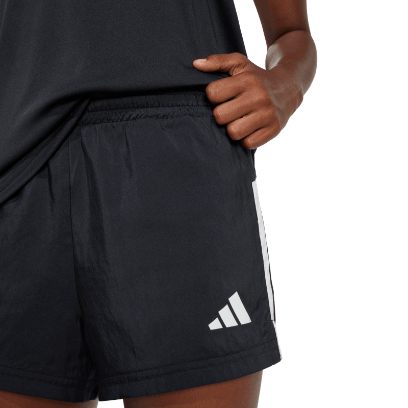 Pantaloneta-adidas-para-niña-Jg-Tr-Es-3S-Sho-para-entrenamiento-color-negro.-Detalle-Reflectivo-Modelo