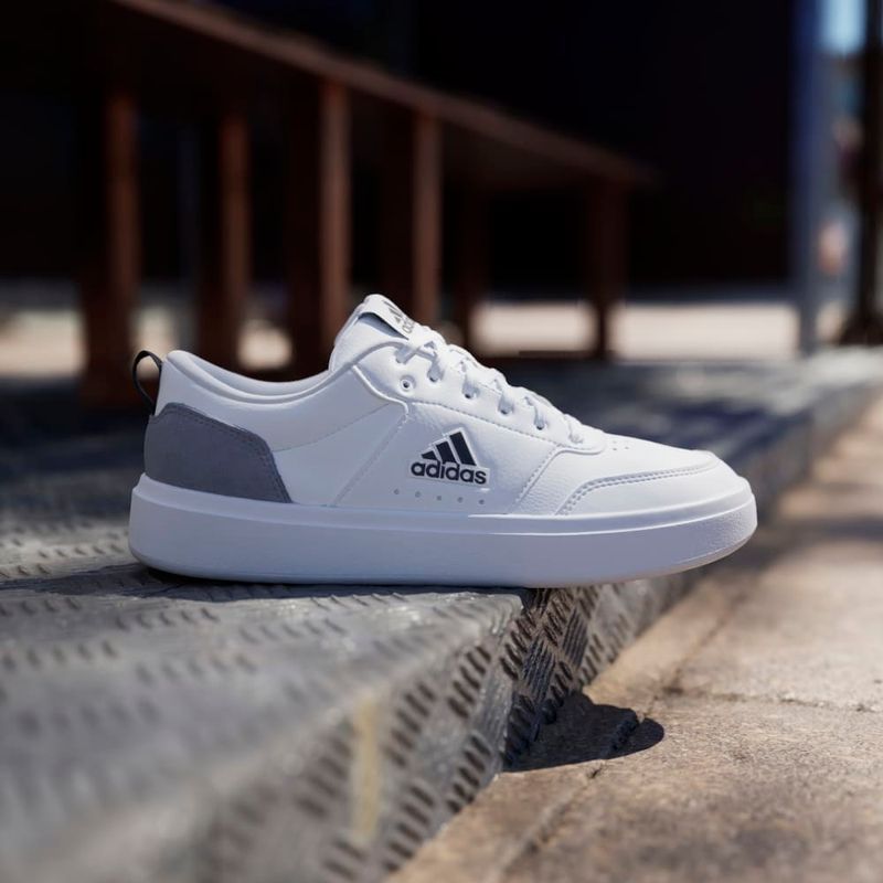 Tenis-adidas-para-hombre-Park-St-para-moda-color-blanco.-Mktg-Vista-2