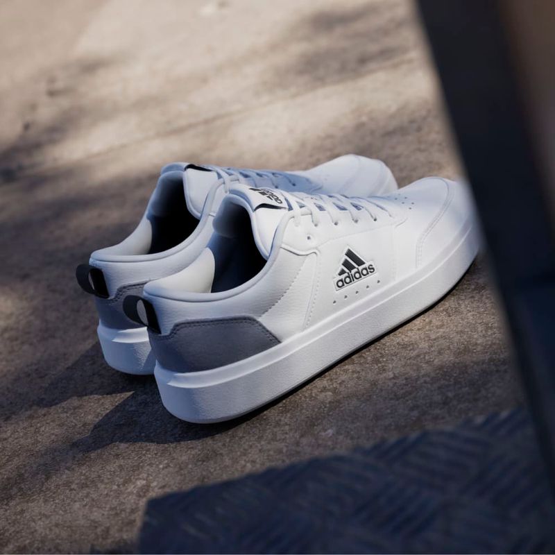 Tenis-adidas-para-hombre-Park-St-para-moda-color-blanco.-Mktg-Vista-5
