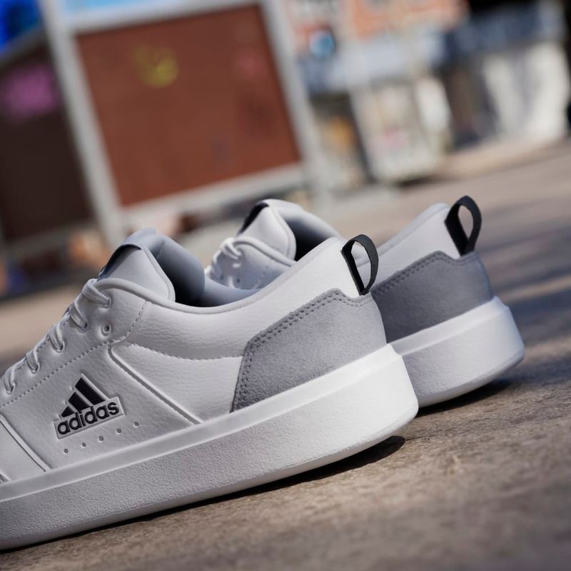 Tenis-adidas-para-hombre-Park-St-para-moda-color-blanco.-Mktg-Vista-8