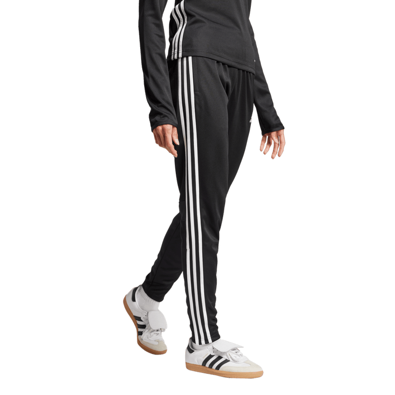 Pantalon-adidas-para-mujer-Tiro-Es-Pnt-W-para-futbol-color-negro.-Reverso-Sin-Modelo