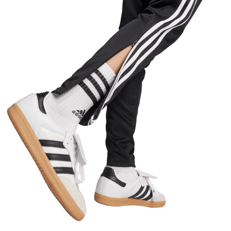 Pantalon-adidas-para-mujer-Tiro-Es-Pnt-W-para-futbol-color-negro.-Detalle-Posterior