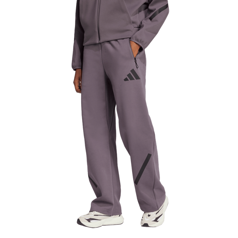 Pantalon-adidas-para-mujer-W-Z.N.E.-Bar-Pt-para-moda-color-gris.-Frente-Sobre-Modelo