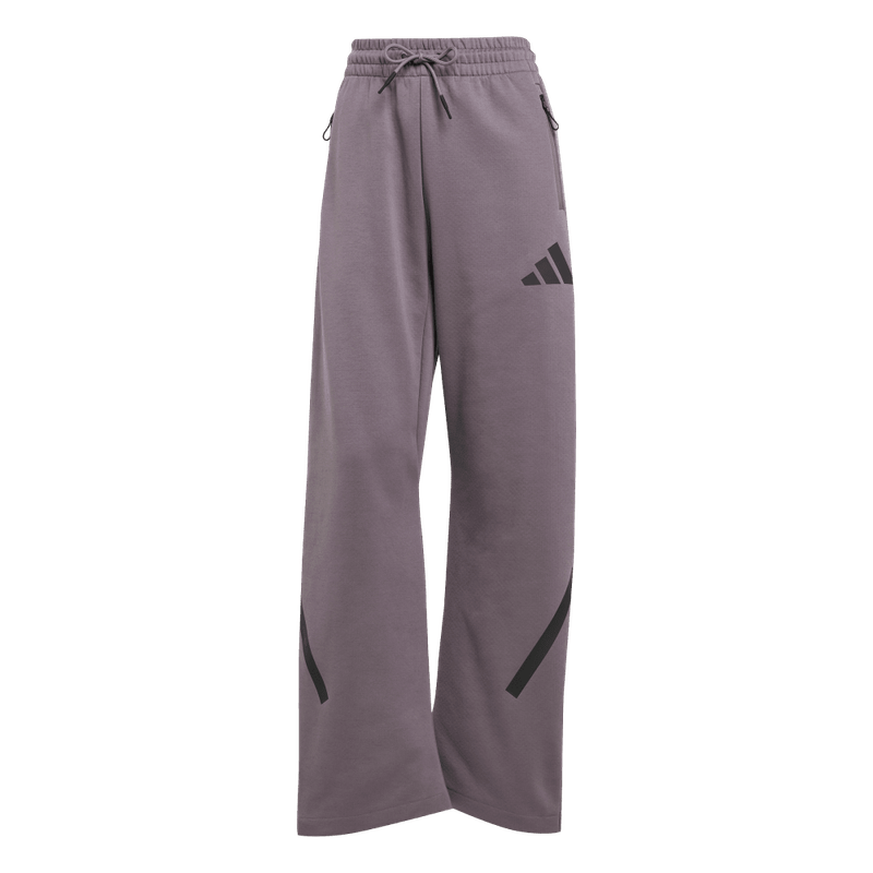 Pantalon-adidas-para-mujer-W-Z.N.E.-Bar-Pt-para-moda-color-gris.-Frontal-Sobre-Modelo
