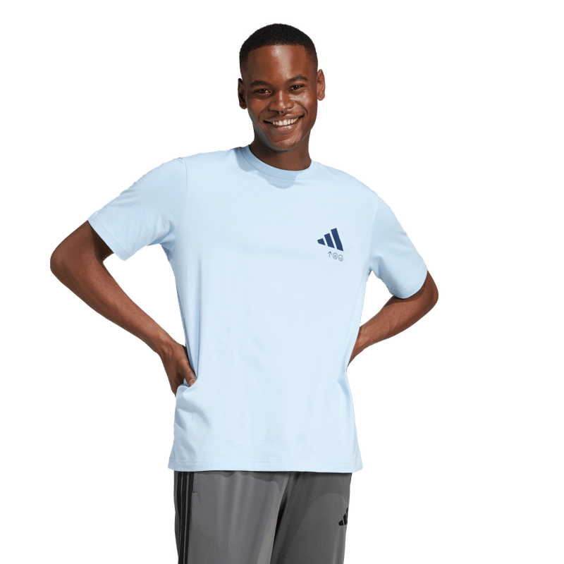 Camiseta-Manga-Corta-adidas-para-hombre-M-L-Verb-Fos-T-para-moda-color-azul.-Frente-Sobre-Modelo