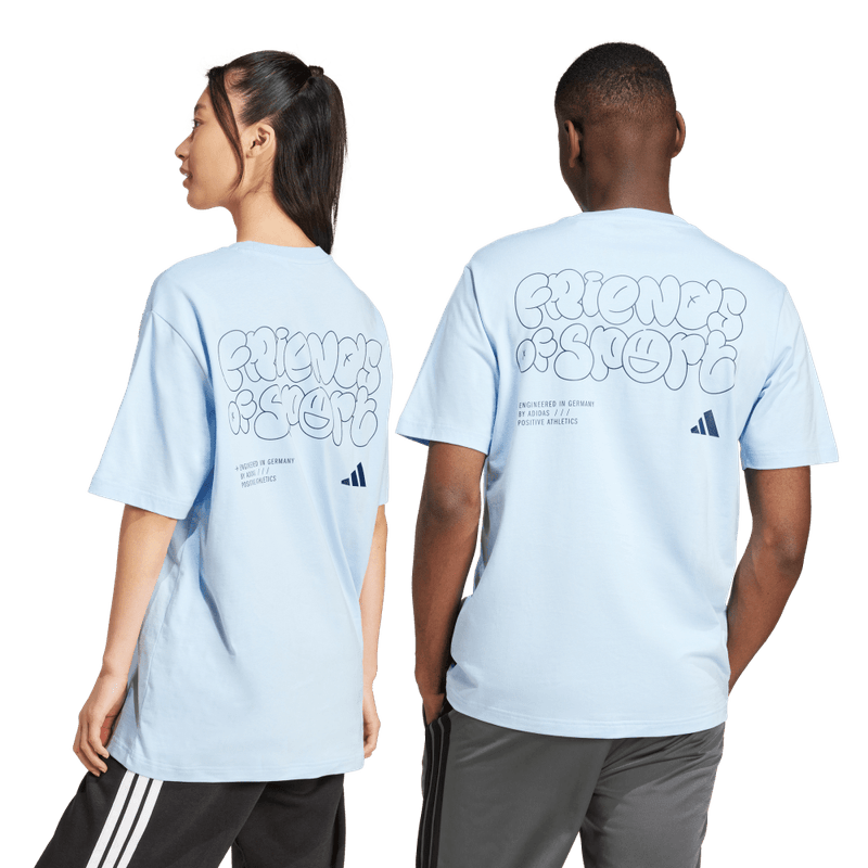 Camiseta-Manga-Corta-adidas-para-hombre-M-L-Verb-Fos-T-para-moda-color-azul.-Lateral-Sobre-Modelo