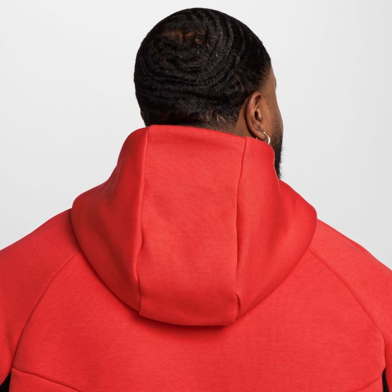 Chaqueta-nike-para-hombre-M-Nk-Tch-Flc-Fz-Wr-Hoodie-para-moda-color-rojo.-Vista-Posterior-Modelo-