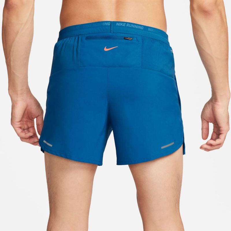 Pantaloneta-nike-para-hombre-M-Nk-Run-Energy-Stride-5Bf-Sho-para-correr-color-azul.-Frente-Sobre-Modelo