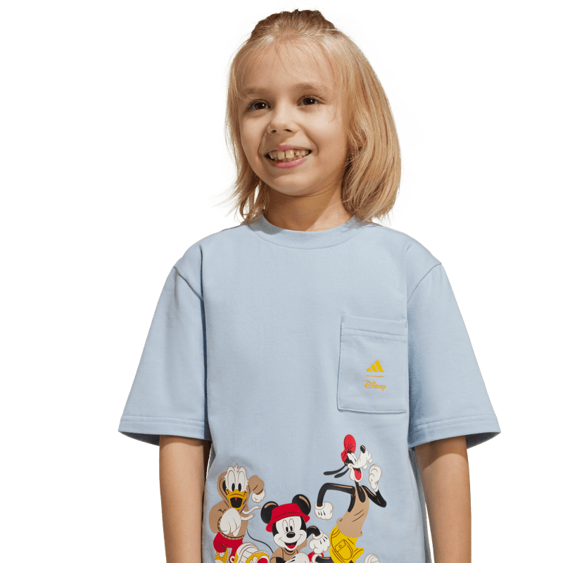Camiseta-Manga-Corta-adidas-para-niño-Lk-Dy-Mm-T-para-moda-color-azul.-Detalle-Reflectivo-Modelo