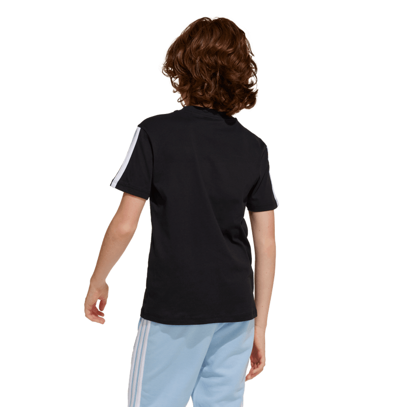Camiseta-Manga-Corta-adidas-para-niño-J-3S-Tee-160-para-moda-color-negro.-Reverso-Sin-Modelo