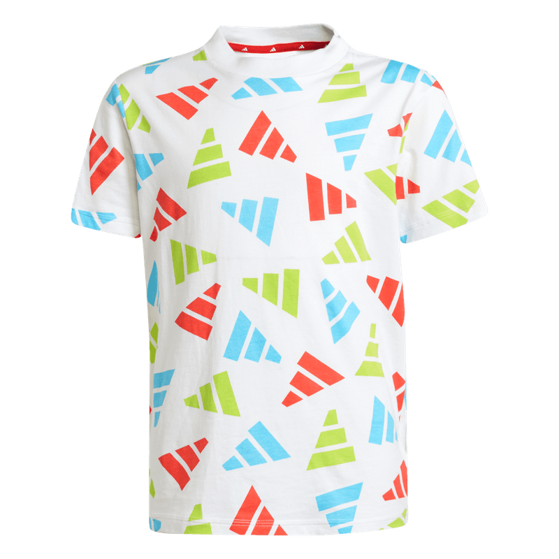 Camiseta-Manga-Corta-adidas-para-niño-J--Clbrtn-Tee-para-moda-color-blanco.-Frontal-Sobre-Modelo