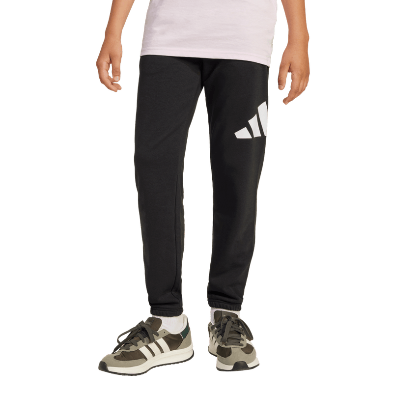 Pantalon-adidas-para-niño-J-Bl-Ft-Pt-280-para-moda-color-negro.-Frente-Sobre-Modelo