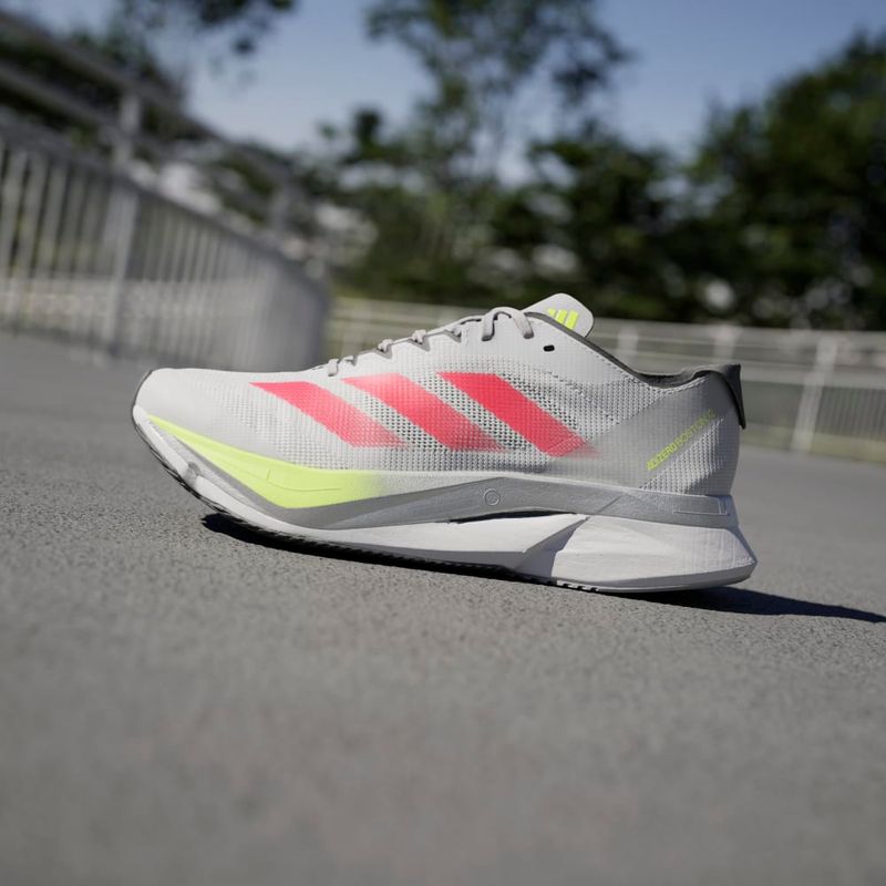Tenis-adidas-para-mujer-Adizero-Boston-12-W-para-correr-color-gris.-Mktg-Vista-6