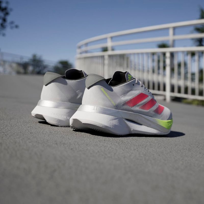 Tenis-adidas-para-mujer-Adizero-Boston-12-W-para-correr-color-gris.-Mktg-Vista-5
