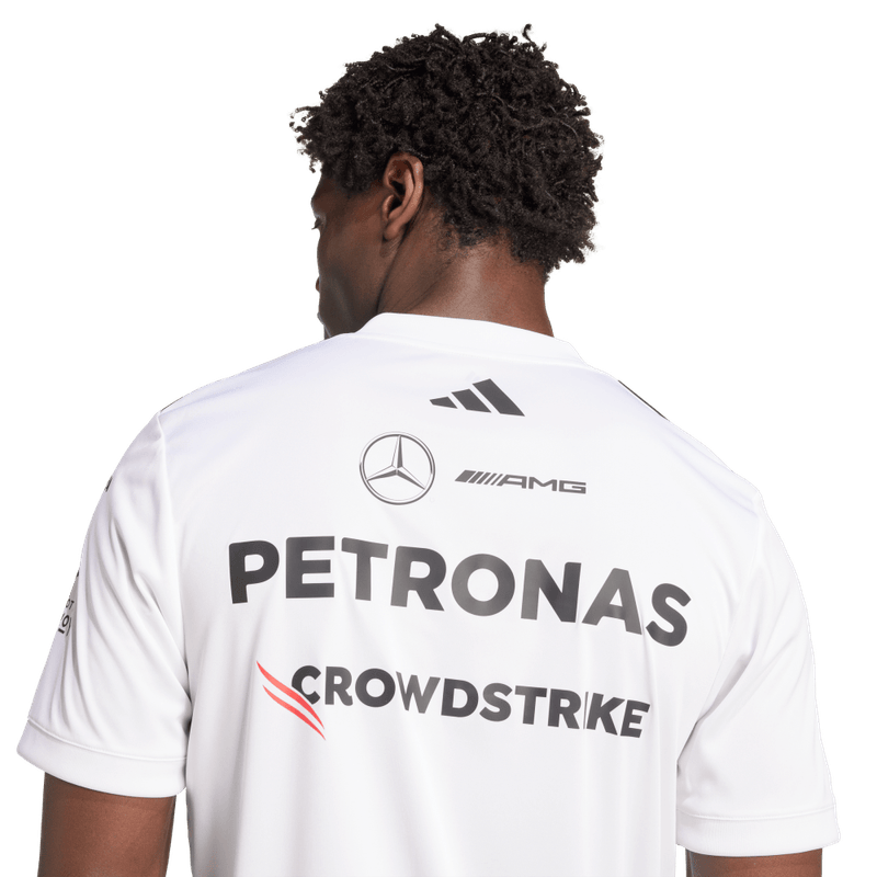 Camiseta-Manga-Corta-adidas-para-hombre-Mer-Dr-Jsyw-Rm-para-moda-color-blanco.-Lateral-Sobre-Modelo