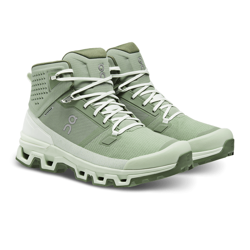 Tenis-on-para-hombre-Cloudrock-Waterproof-para-outdoor-color-verde.-Par-Alineados-
