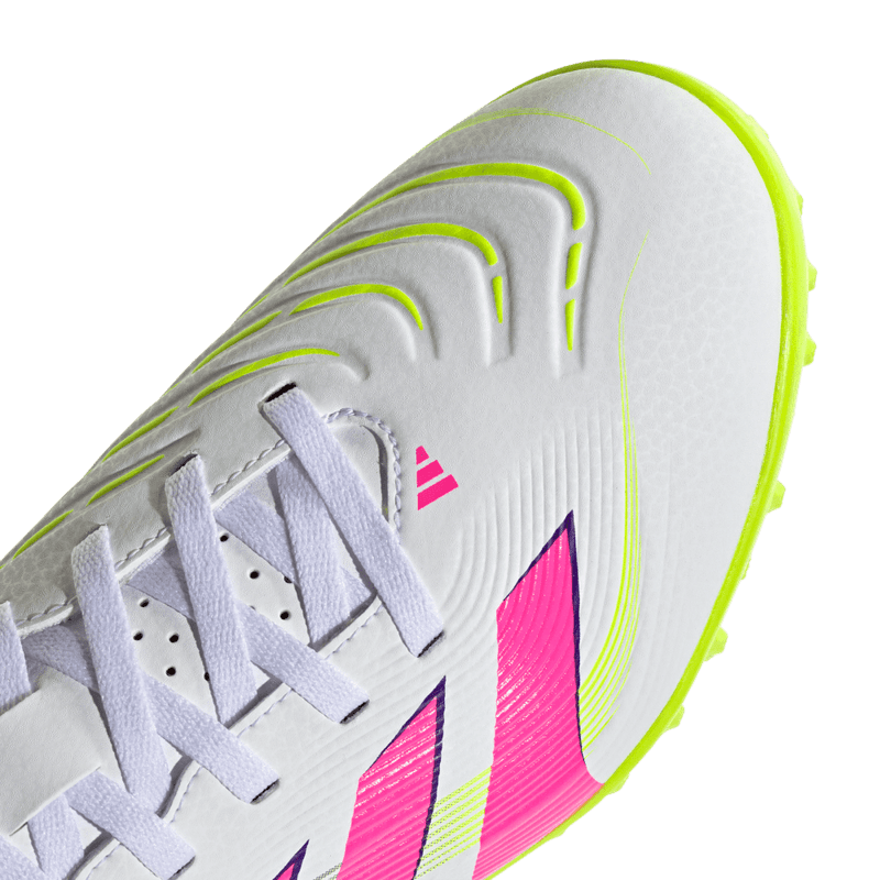 Guayos-adidas-unisex-Predator-Club-Tf-para-futbol-color-blanco.-Par-Laterales