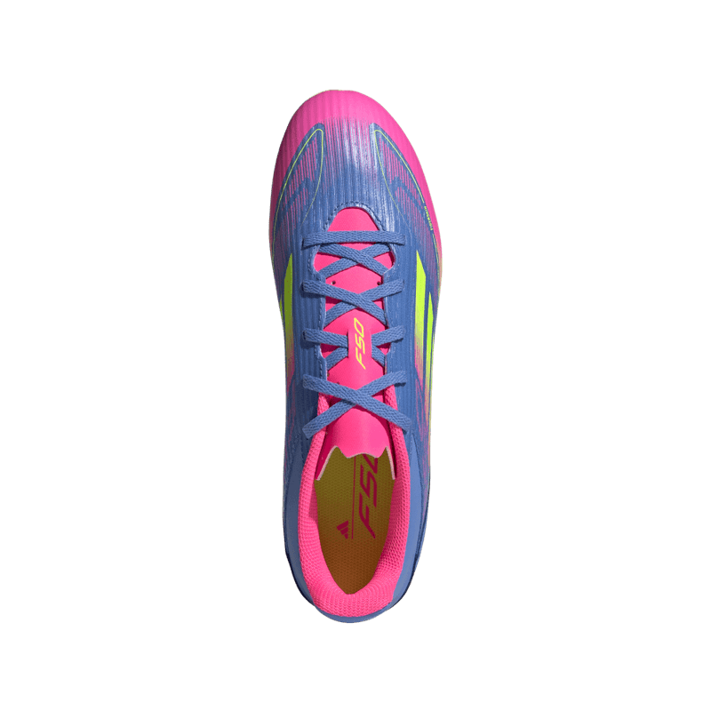 Guayos-adidas-unisex-F50-Club-Fg-Mg-para-futbol-color-azul.-Vista-Lateral-Pares