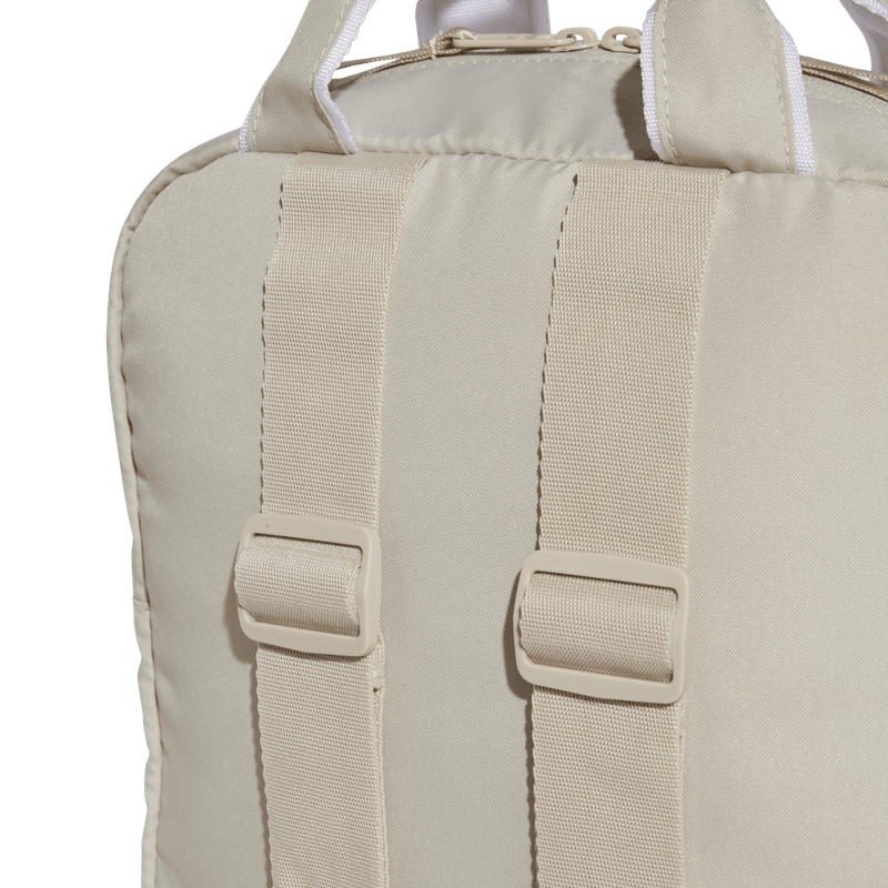 Morral-adidas-para-mujer-W-L-Ess-Bp-para-moda-color-gris.-Detalle-2
