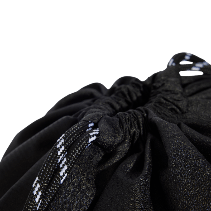 Gym-Sack-adidas-unisex-Tr-Gymsack-para-entrenamiento-color-negro.-Detalle-2