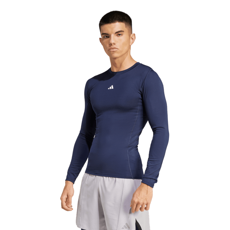 Camiseta-Manga-Larga-adidas-para-hombre-Tf-Ls-Tee-para-entrenamiento-color-azul.-Frontal-Sobre-Modelo-2
