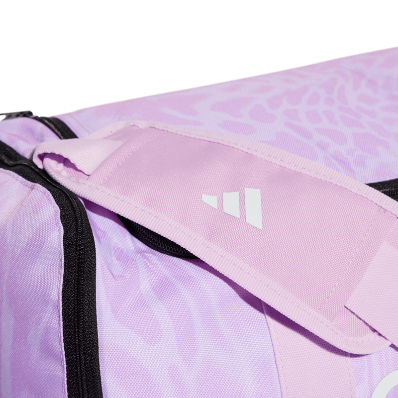Maletin-adidas-para-mujer-W-Lin-Duf-S-Gfx-para-moda-color-morado.-Detalle-2