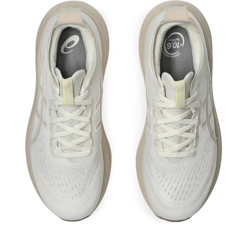 Tenis-asics-para-mujer-Gel-Nimbus-27-para-correr-color-beige.-Capellada