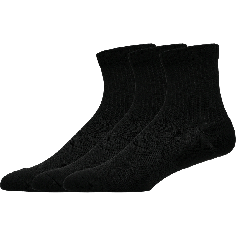 Medias-asics-unisex-Practice-Quarter-3P-para-entrenamiento-color-negro.-Reverso-Sobre-Modelo