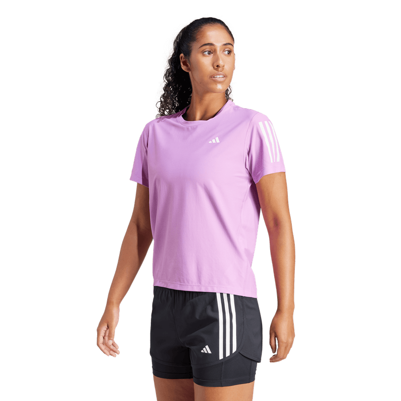 Camiseta-Manga-Corta-adidas-para-mujer-Otr-B-Tee-para-correr-color-morado.-Frente-Sobre-Modelo