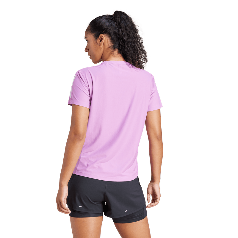 Camiseta-Manga-Corta-adidas-para-mujer-Otr-B-Tee-para-correr-color-morado.-Reverso-Sobre-Modelo