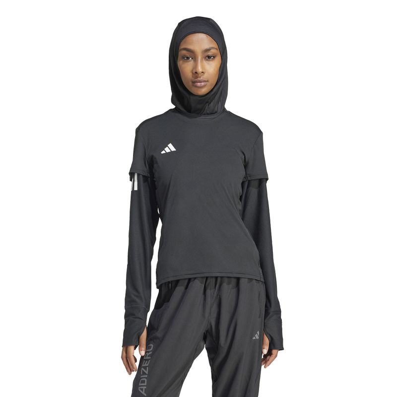 Camiseta-Manga-Corta-adidas-para-mujer-Adizero-E-Tee-para-correr-color-negro.-Frente-Sobre-Modelo