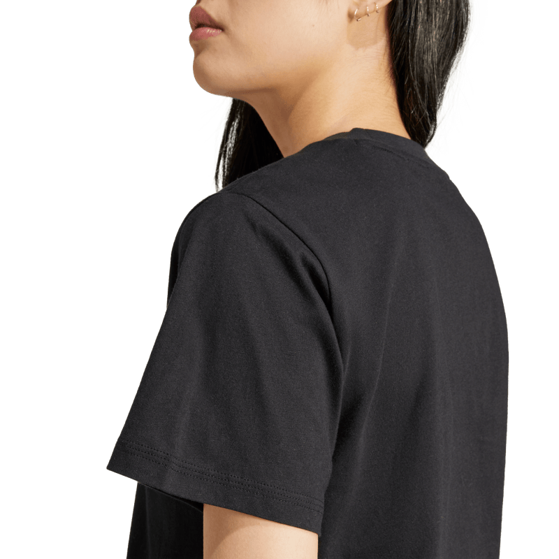 Camiseta-Manga-Corta-adidas-para-mujer-W-Sl-Sj-T-para-moda-color-negro.-Detalle-Reflectivo-Modelo