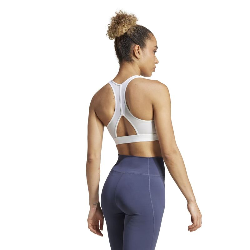 Top-adidas-para-mujer-Pwrct-Bl-Bra-para-entrenamiento-color-blanco.-Reverso-Sobre-Modelo