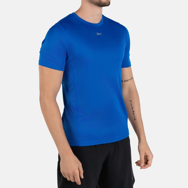 Camiseta-Manga-Corta-reebok-para-hombre-Running-Ss-Speedwick-Tee-para-correr-color-azul.-Reverso-Sobre-Modelo